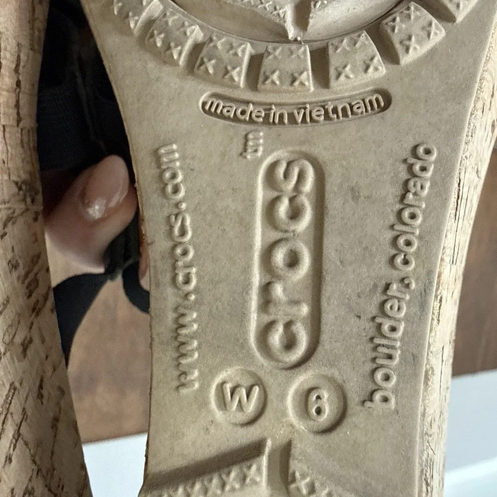 Crocs A-Leigh Cork Wedge Sandals Black Leather Straps Women's 6 Beach Resortwear